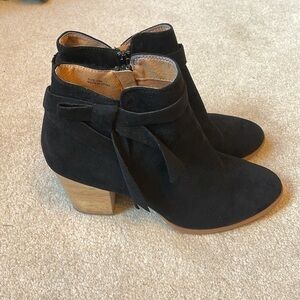 🐺 Free People Vegan black bow detail booties